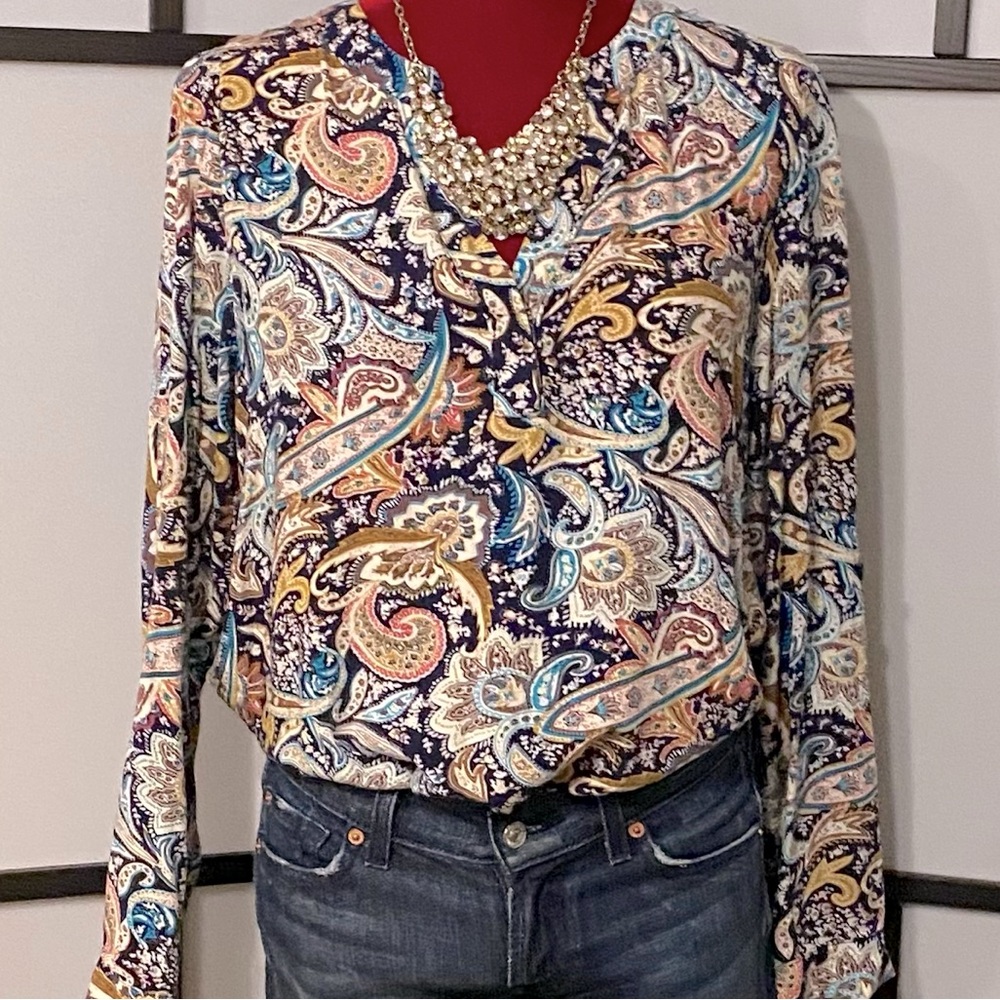 Ms. Bella D Women’s Paisley Print 1/4 Button Down Blouse (M)
